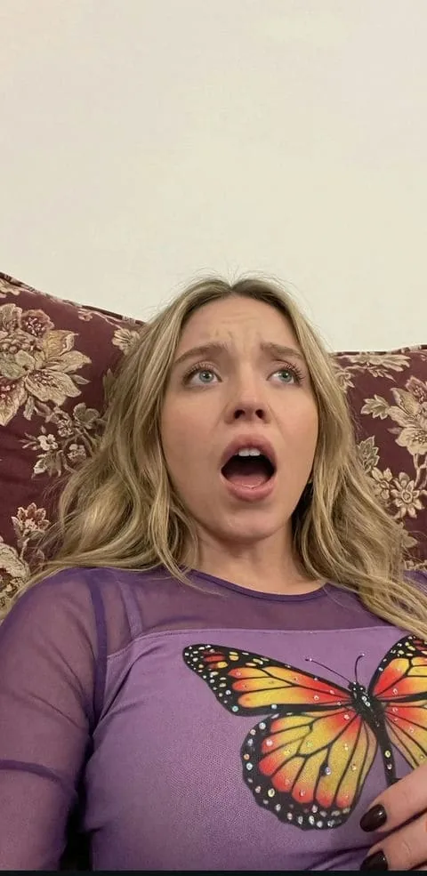 Elodie, Pop culture podcast host